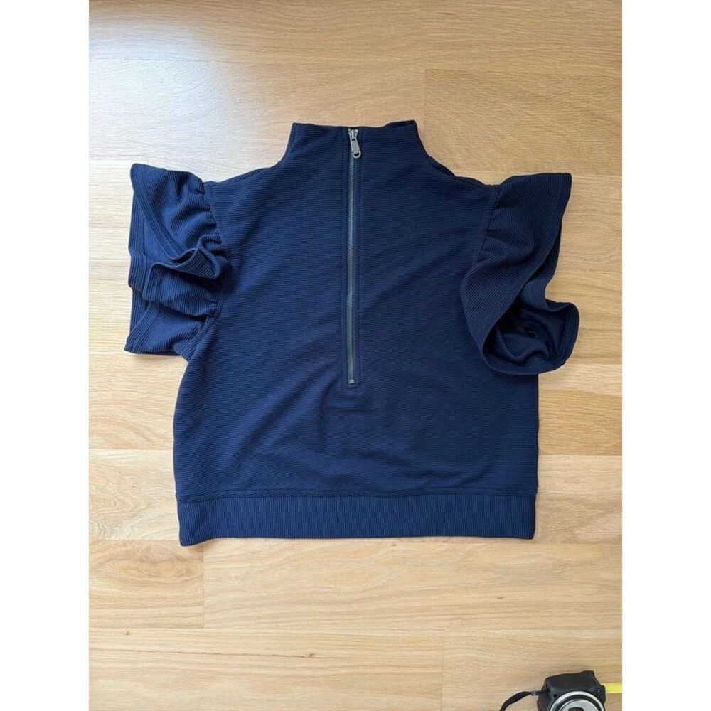 Entro boutique women’s navy ruffle sleeve ribbed top size Small